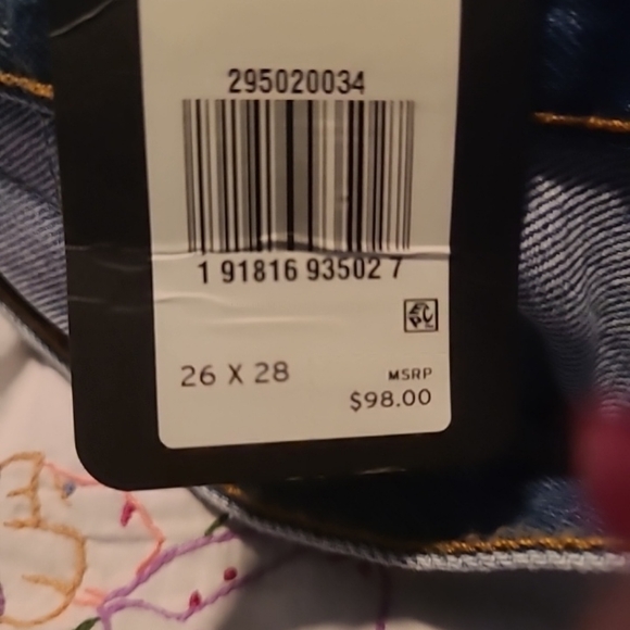 501 Skinny High Rise 26 x 28 Distressed Jean New With Tags MSRP 98.00 Button Fly - Picture 3 of 7